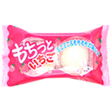 もちもちっとしたやわらかいお餅の中にいちごクリームがたっぷり入った一口サイズの餅菓子です。