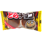 チョコレートクリームをサンドした一口サイズのどら焼です。